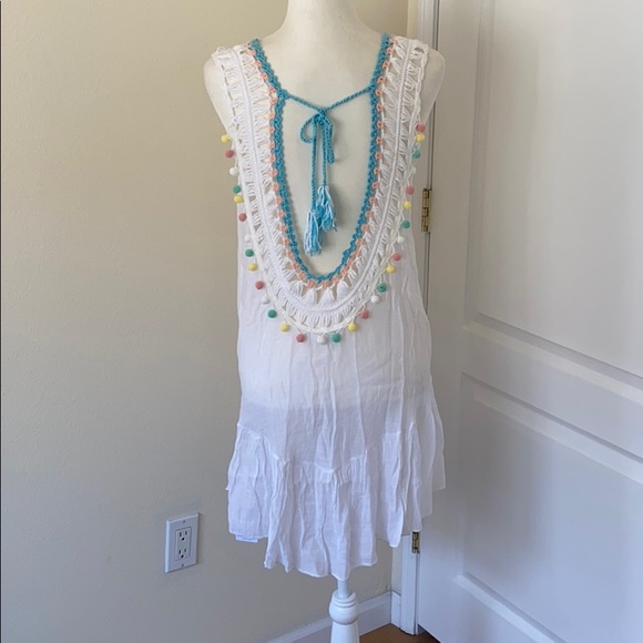 NWT Cupshe WHITE COVER UP WITH PASTEL POM POMS - Picture 7 of 8